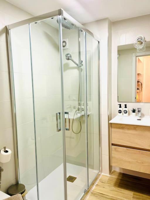 Lejlighed New Spacious And Cozy - *